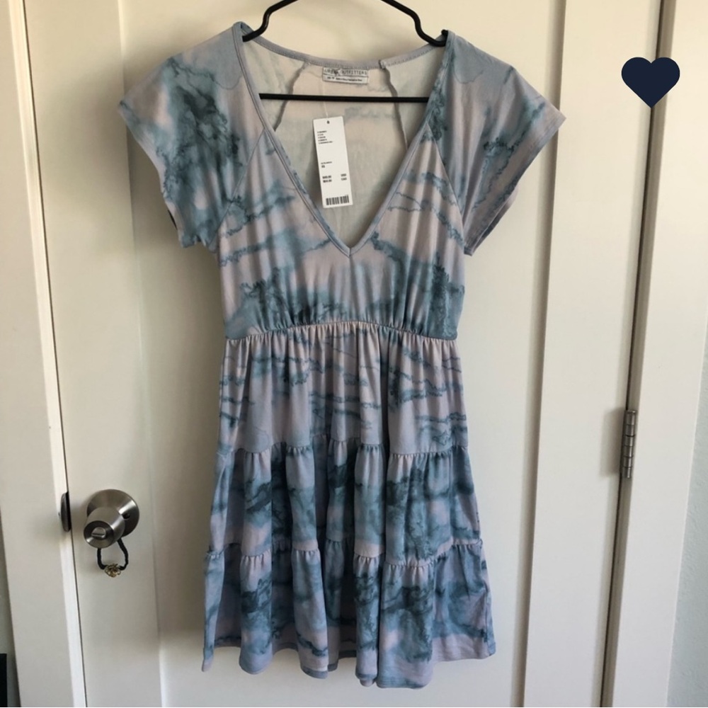 Urban outfitters Julia tiered frock v neck mini marble slate dress